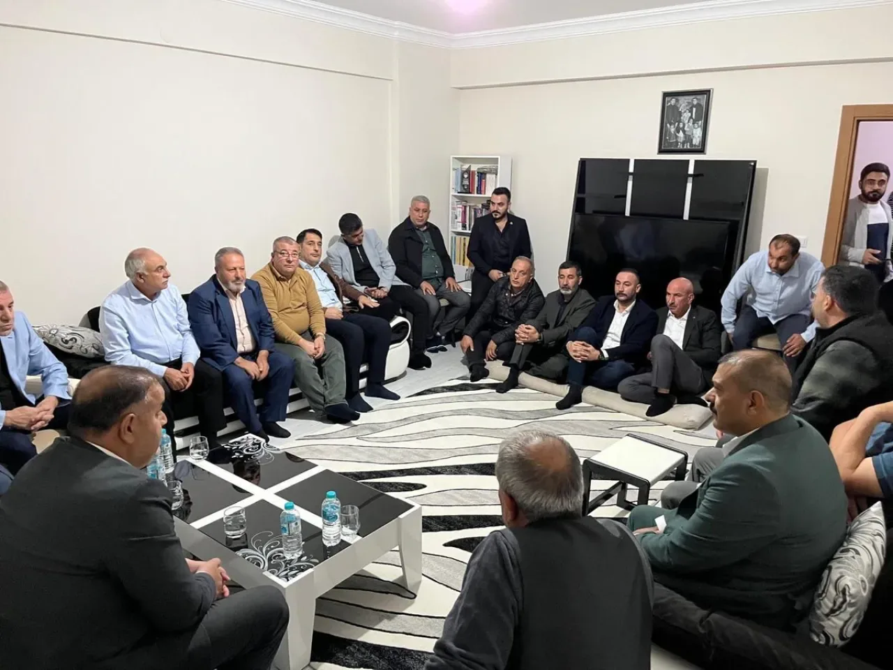 MHP, "Hayırlı Günler Komşum" Ziyaretlerini Başlattı MHP, "Hayırlı Günler Komşum" Ziyaretlerini Başlattı