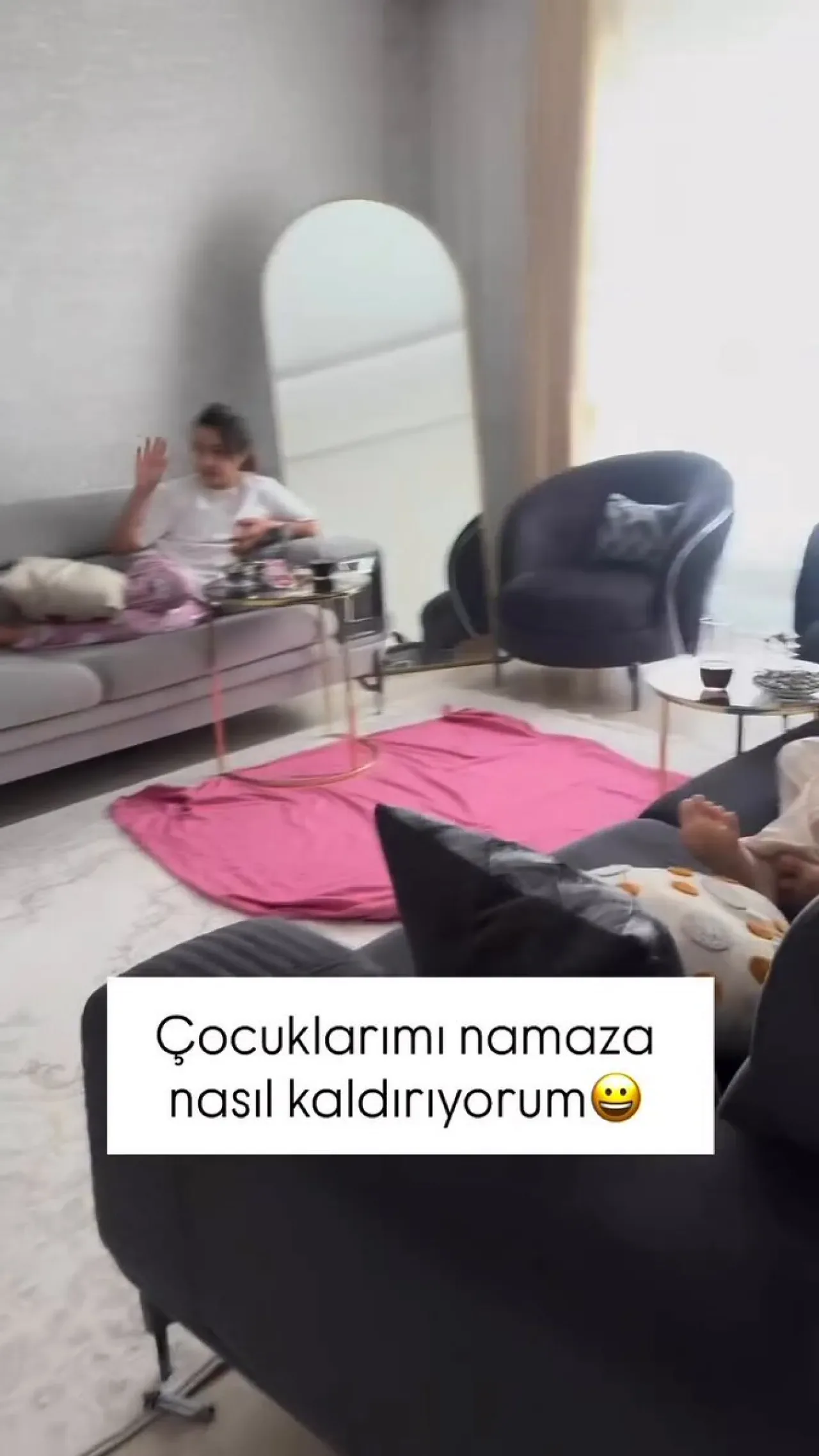 Çocukları Namaza Alıştırmak İçin Kullanılan Sevgi Dolu Yöntem Çocukları Namaza Alıştırmak İçin Kullanılan Sevgi Dolu Yöntem