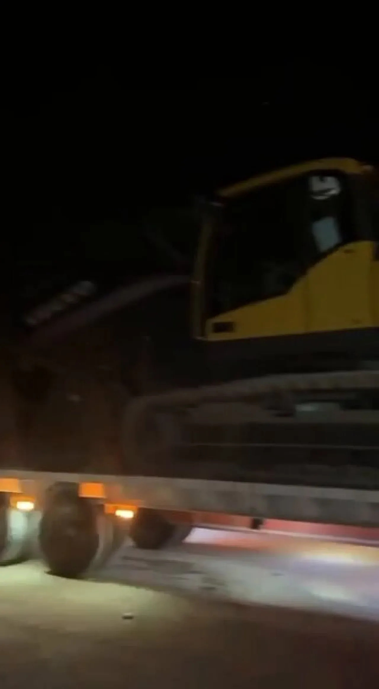 Mısır'a Ait Ağır Ekipman Taşıyan Konvoy Gazze'ye Girdi Mısır'a Ait Ağır Ekipman Taşıyan Konvoy Gazze'ye Girdi