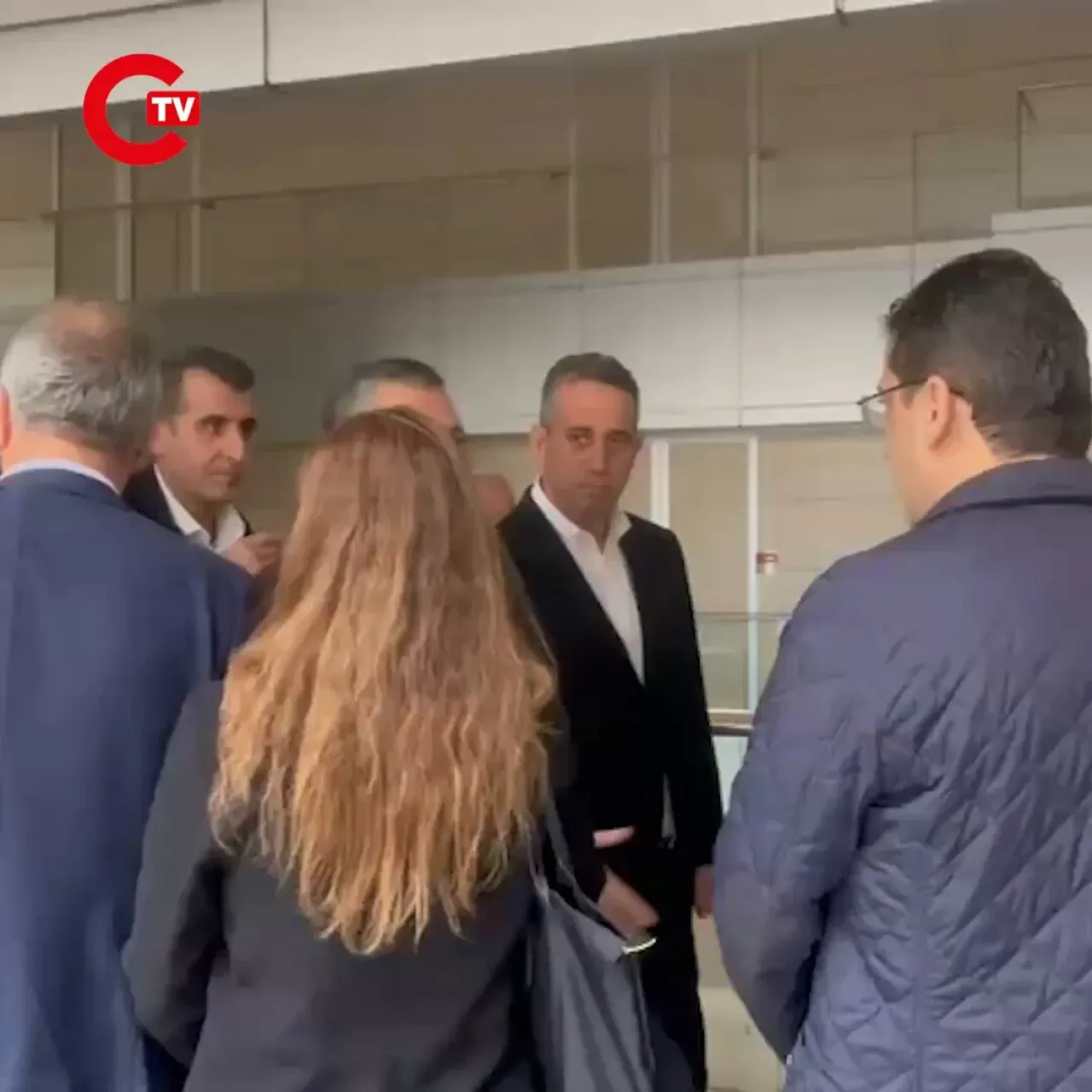 Ekrem İmamoğlu'na Adliye Ziyaretinde Özgür Özel'den Destek Ekrem İmamoğlu'na Adliye Ziyaretinde Özgür Özel'den Destek