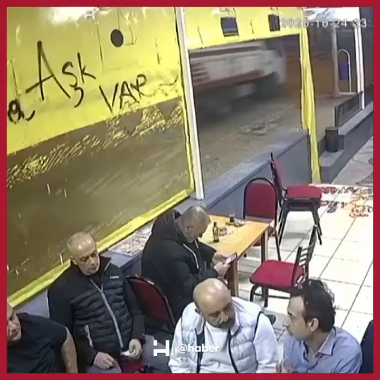 Kocaeli'de Kahvehanede Silahlı Saldırı: Bir Kişi Yaralandı Kocaeli'de Kahvehanede Silahlı Saldırı: Bir Kişi Yaralandı