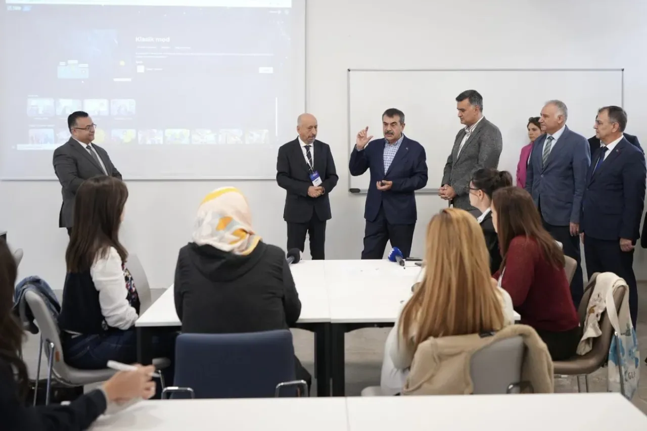 Milli Eğitim Bakanı Yusuf Tekin 11. Zekâ ve Yetenek Kongresi'ndeki Atölyeleri İnceledi Milli Eğitim Bakanı Yusuf Tekin 11. Zekâ ve Yetenek Kongresi'ndeki Atölyeleri İnceledi