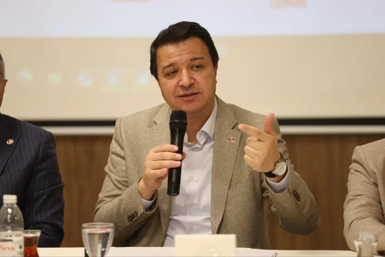 Saadet Partisi Genel Başkanı Mahmut Arıkan, İzmir'de İş İnsanları ile Bir Araya Geldi Saadet Partisi Genel Başkanı Mahmut Arıkan, İzmir'de İş İnsanları ile Bir Araya Geldi