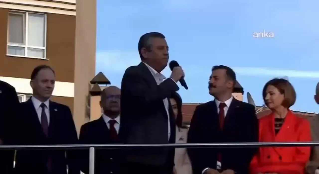 Özgür Özel, Eskişehir'de Nadir Toprak Elementleri Mitinginde Konuştu: "Ülkenin Geleceği Satılamaz" Özgür Özel, Eskişehir'de Nadir Toprak Elementleri Mitinginde Konuştu: "Ülkenin Geleceği Satılamaz"