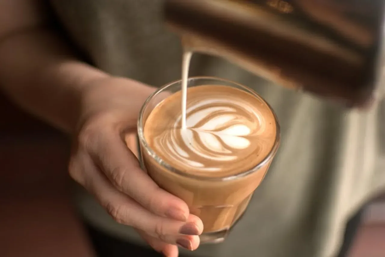 Flat White Nedir? Evde Profesyonel Tadı Yakalamanın Sırları Flat White Nedir? Evde Profesyonel Tadı Yakalamanın Sırları