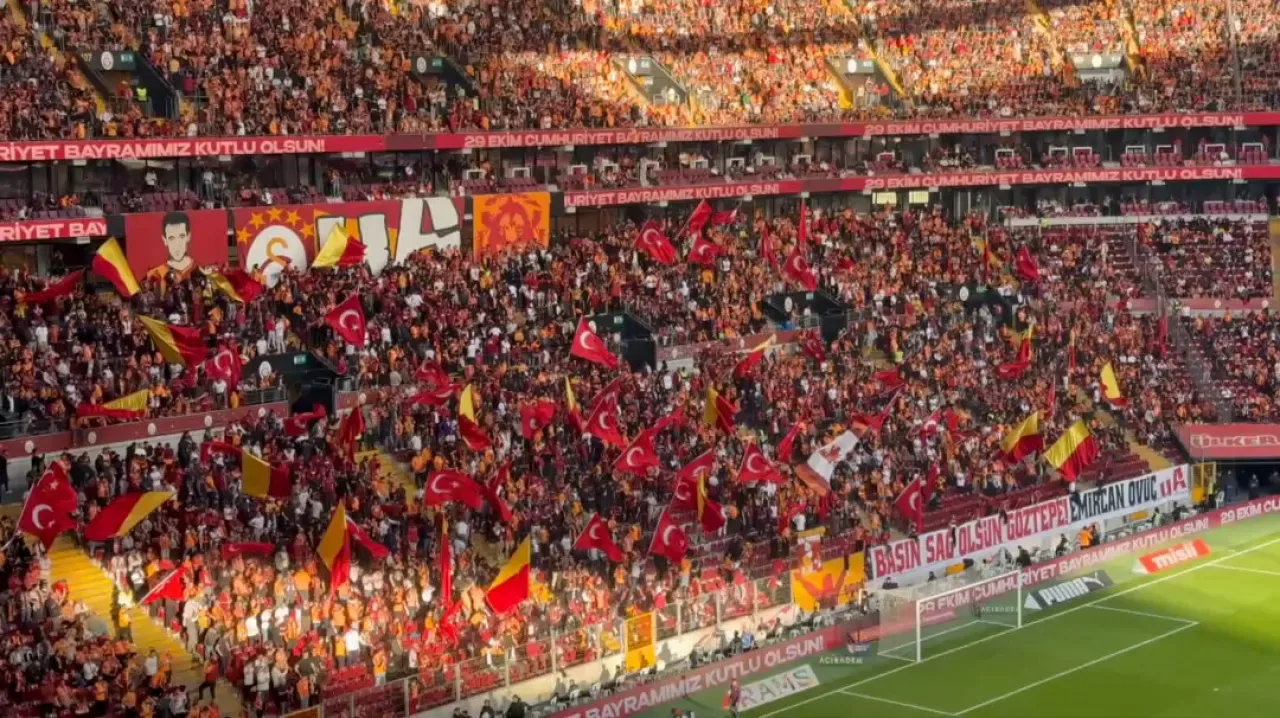 Galatasaray-Göztepe Maçı Öncesi Rams Park'ta 10. Yıl Marşı ile Cumhuriyet Coşkusu Galatasaray-Göztepe Maçı Öncesi Rams Park'ta 10. Yıl Marşı ile Cumhuriyet Coşkusu