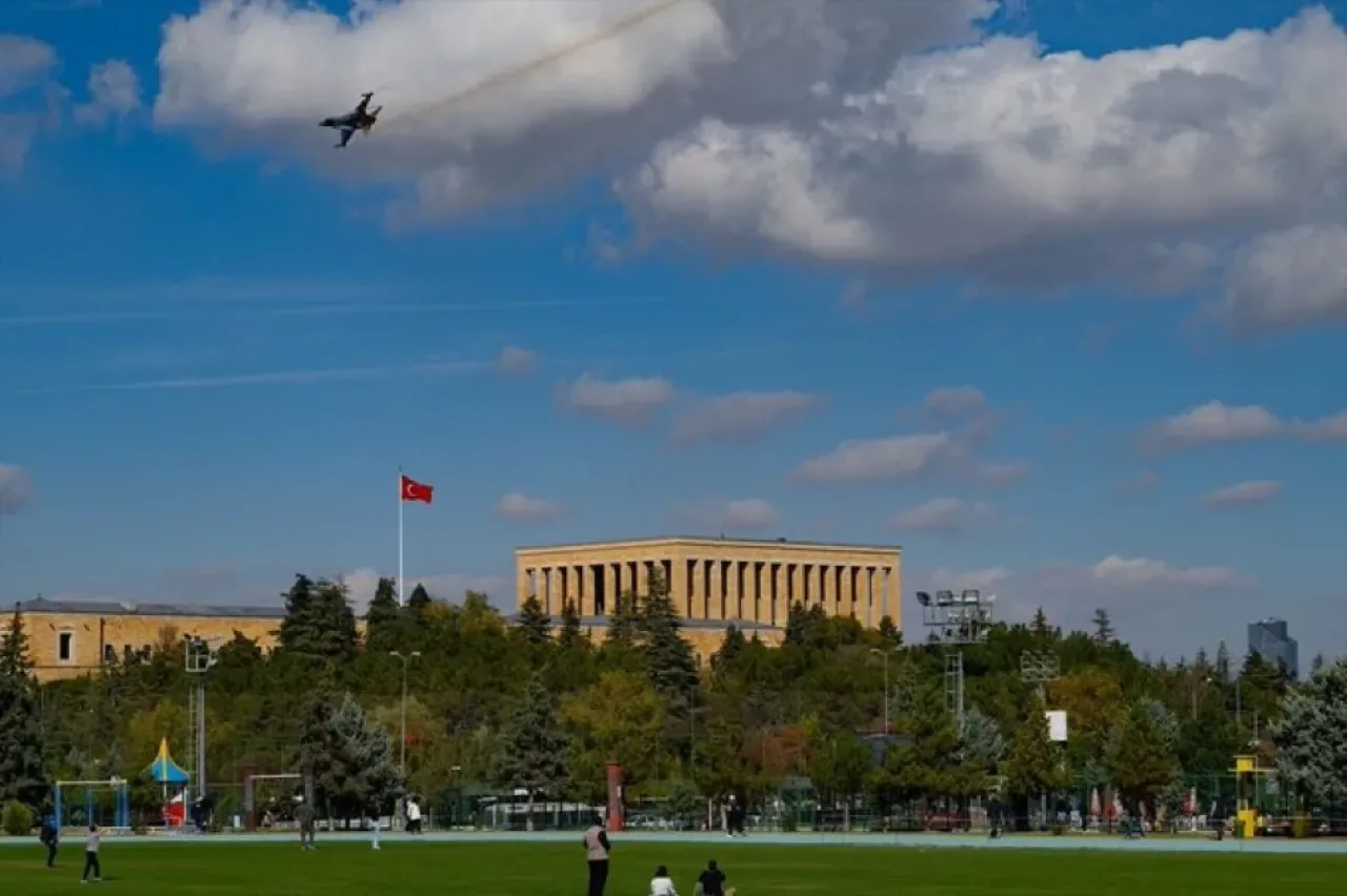 SOLOTÜRK Gösteri Takımı Anıtkabir'de Atatürk'ü Andı SOLOTÜRK Gösteri Takımı Anıtkabir'de Atatürk'ü Andı