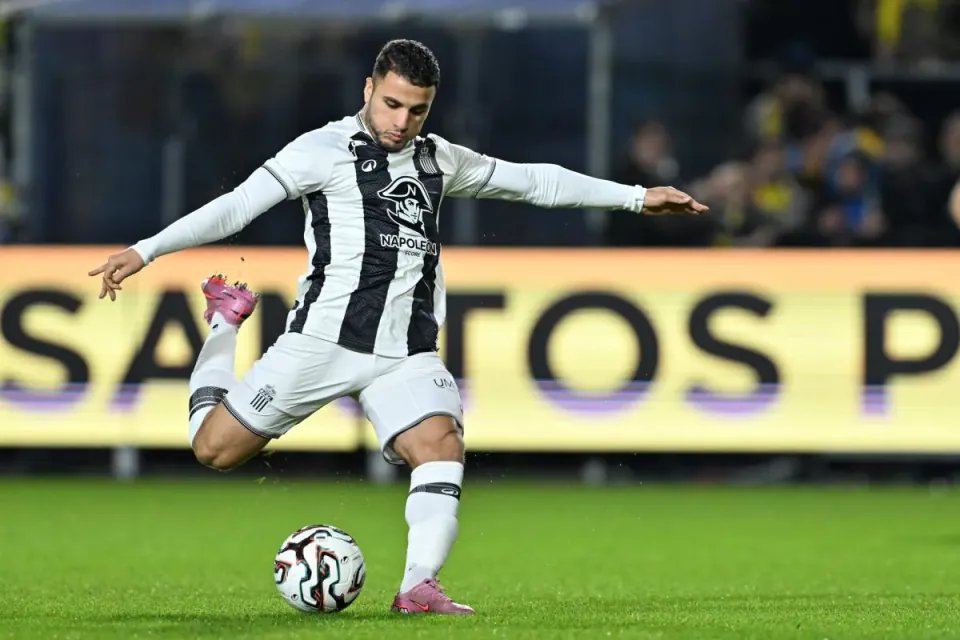 RC Lens, Cezayirli Orta Saha Yacine Titraoui Transferini Bitirdi görseli