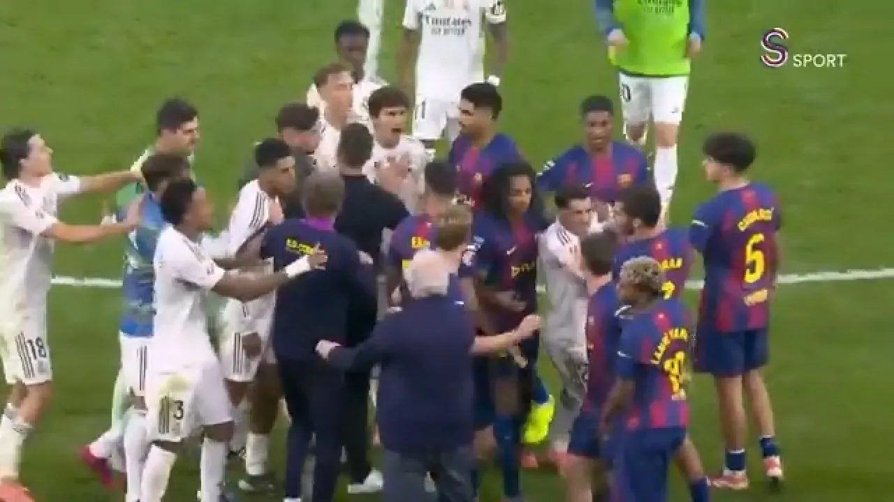 Lamine Yamal ile Dani Carvajal Arasında Maç Sonu Gerginliği Lamine Yamal ile Dani Carvajal Arasında Maç Sonu Gerginliği