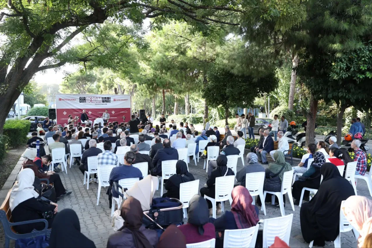 Saadet Partisi Genel Başkanı Mahmut Arıkan, İzmir'de Gençlerle Buluştu Saadet Partisi Genel Başkanı Mahmut Arıkan, İzmir'de Gençlerle Buluştu