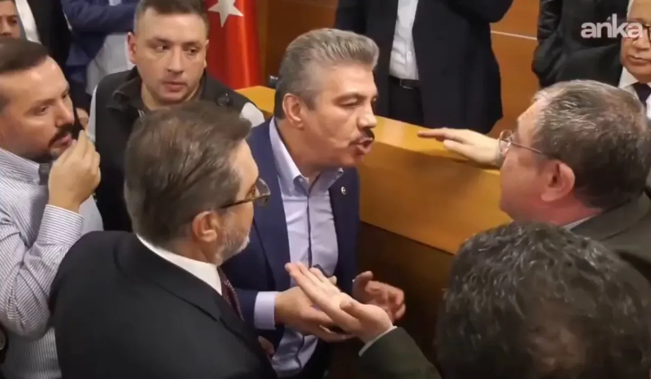 Bayrampaşa Belediye Meclisi'nde Başkanvekilliği Seçimi Gerilimi Bayrampaşa Belediye Meclisi'nde Başkanvekilliği Seçimi Gerilimi