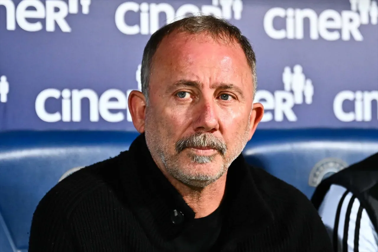 Beşiktaş'ta Bitiricilik Sorunu: Sergen Yalçın'dan Açıklama Beşiktaş'ta Bitiricilik Sorunu: Sergen Yalçın'dan Açıklama