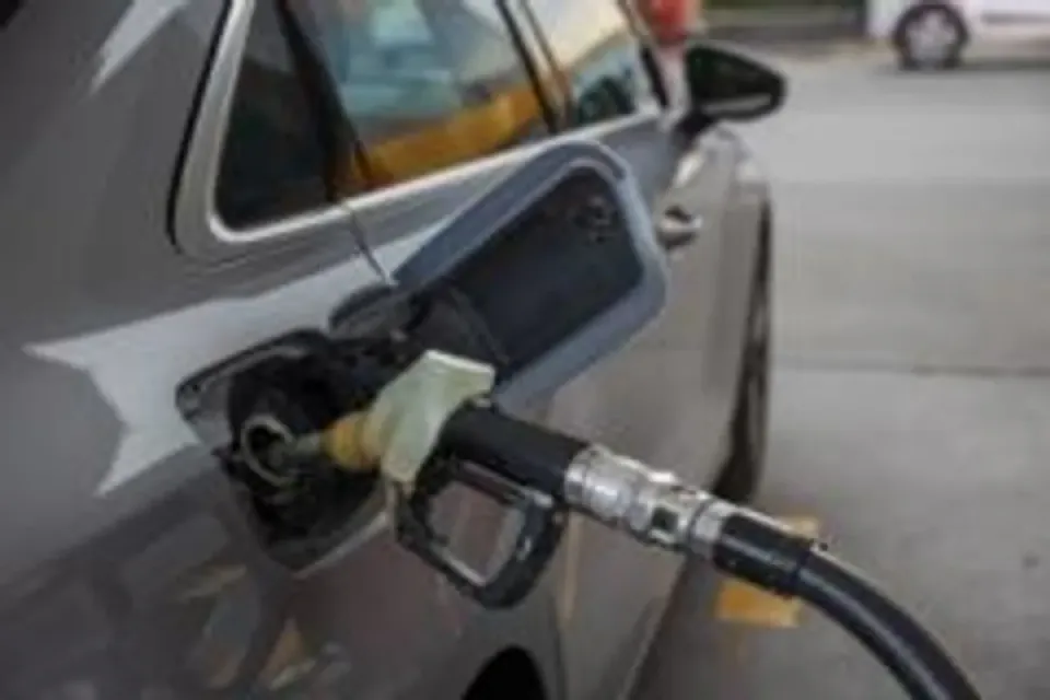 Benzin 2,48 TL, Motorin 7,72 TL Arttı: Yeni Pompa Fiyatları Gece Yarısı Etkili Oldu görseli