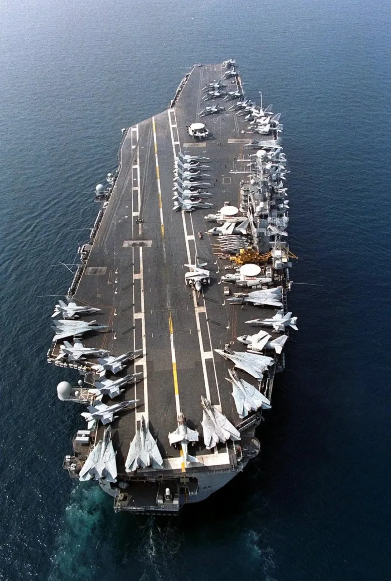ABD Donanması'na Ait Savaş Uçağı ve Helikopter Güney Çin Denizi'nde Düştü ABD Donanması'na Ait Savaş Uçağı ve Helikopter Güney Çin Denizi'nde Düştü