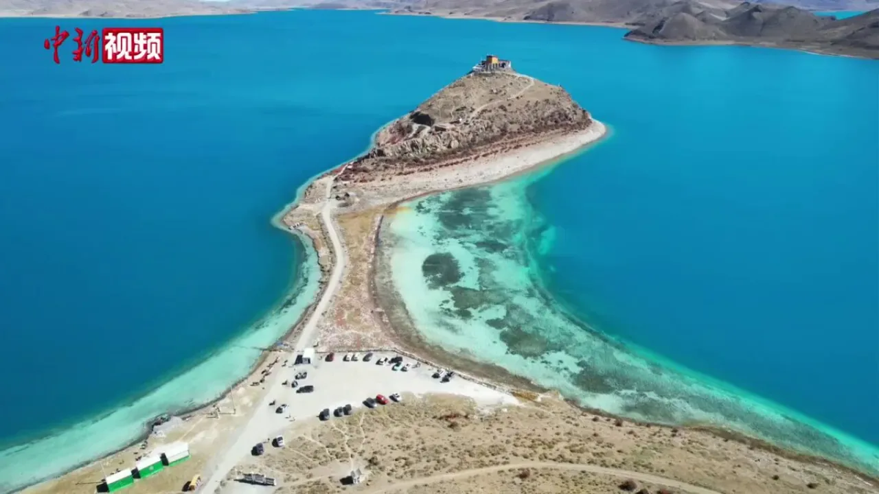 Yamdrok Gölü'ndeki Ritog Tapınağı Turizm Patlaması Yaşıyor Yamdrok Gölü'ndeki Ritog Tapınağı Turizm Patlaması Yaşıyor