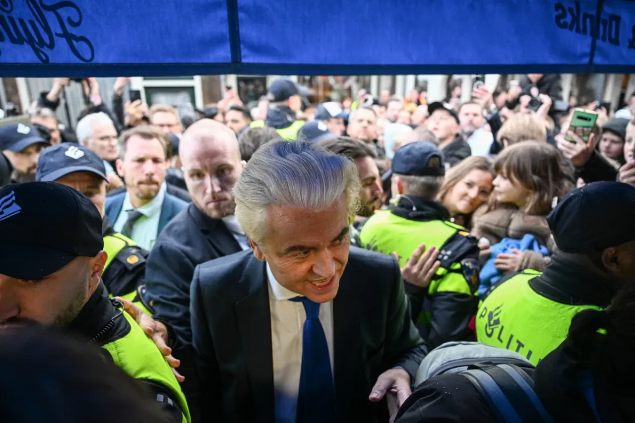 Hollanda'da Siyasi Kutuplaşma Demokrasiyi Zorluyor Hollanda'da Siyasi Kutuplaşma Demokrasiyi Zorluyor