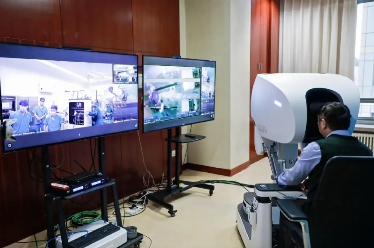 Çin'de İlk Kez 1000 Km Uzaktan Robotik Prostat Kanseri Ameliyatı Başarıyla Gerçekleştirildi Çin'de İlk Kez 1000 Km Uzaktan Robotik Prostat Kanseri Ameliyatı Başarıyla Gerçekleştirildi