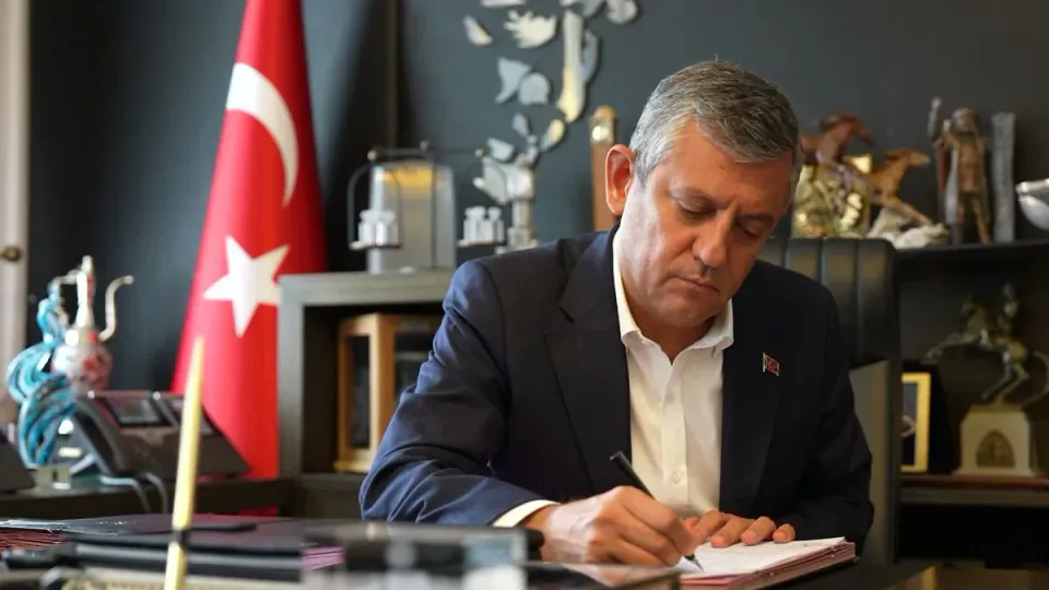 CHP'de Tarihi Kırılma: Özgür Özel ve 91 Milletvekili Yeni Parti Kurdu görseli