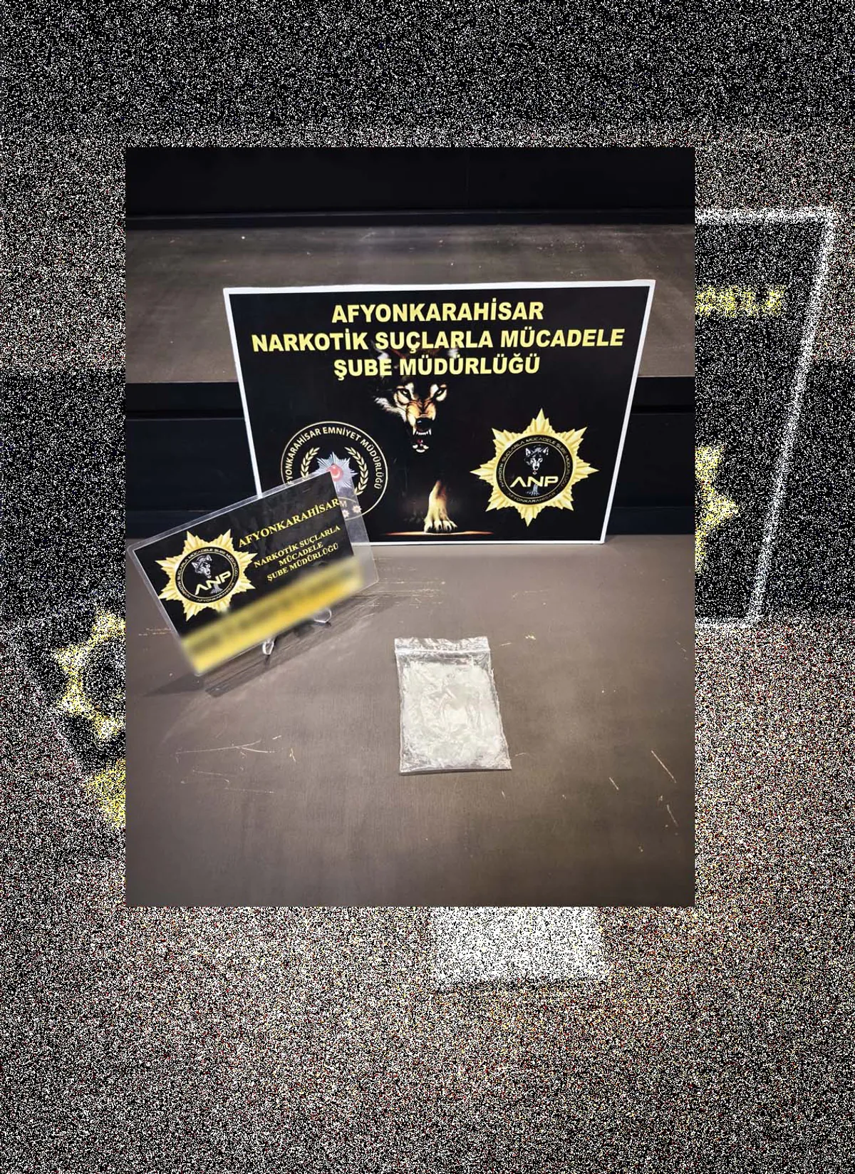 Afyonkarahisar'da Uyuşturucu Operasyonu: 35 Gram Uyuşturucu Ele Geçirildi, 3 Şüpheli Tutuklandı Afyonkarahisar'da Uyuşturucu Operasyonu: 35 Gram Uyuşturucu Ele Geçirildi, 3 Şüpheli Tutuklandı görseli