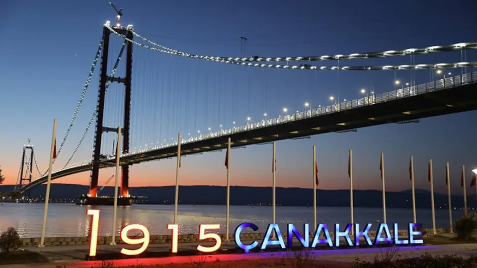 Çanakkale'de Vatandaşın Ortak Tepkisi: Kentin En Büyük Sorunu Yollar görseli