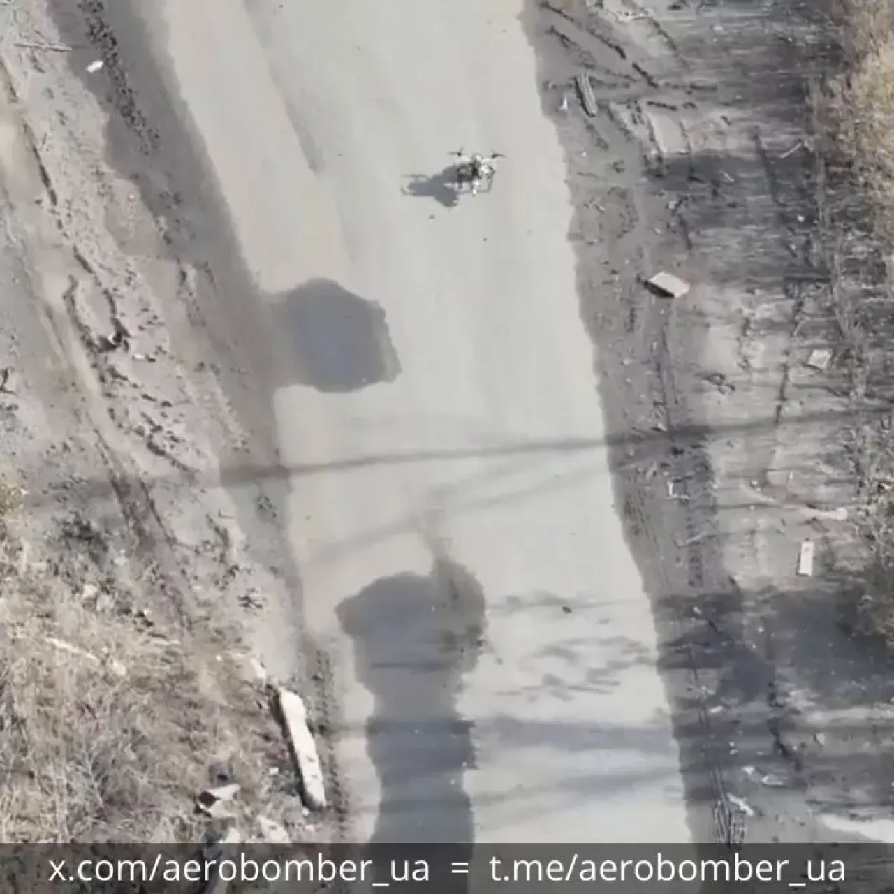 Ukrayna İHA'sı, Rus FPV İnsansız Hava Araçlarını Yolda İmha Etti Ukrayna İHA'sı, Rus FPV İnsansız Hava Araçlarını Yolda İmha Etti