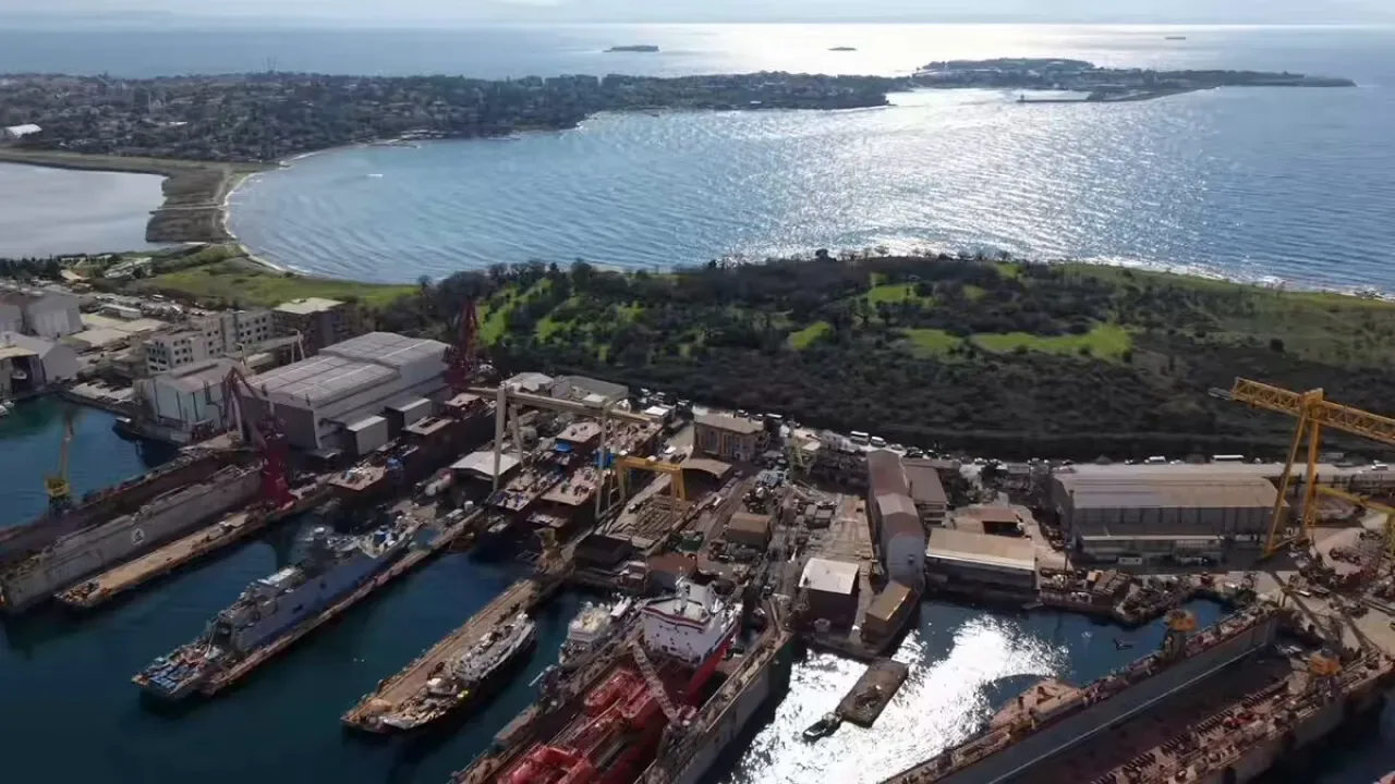 Türkiye'nin Milli Hücumbotu İçin Kızak Töreni: İlk Blok Yerine Konuldu Türkiye'nin Milli Hücumbotu İçin Kızak Töreni: İlk Blok Yerine Konuldu