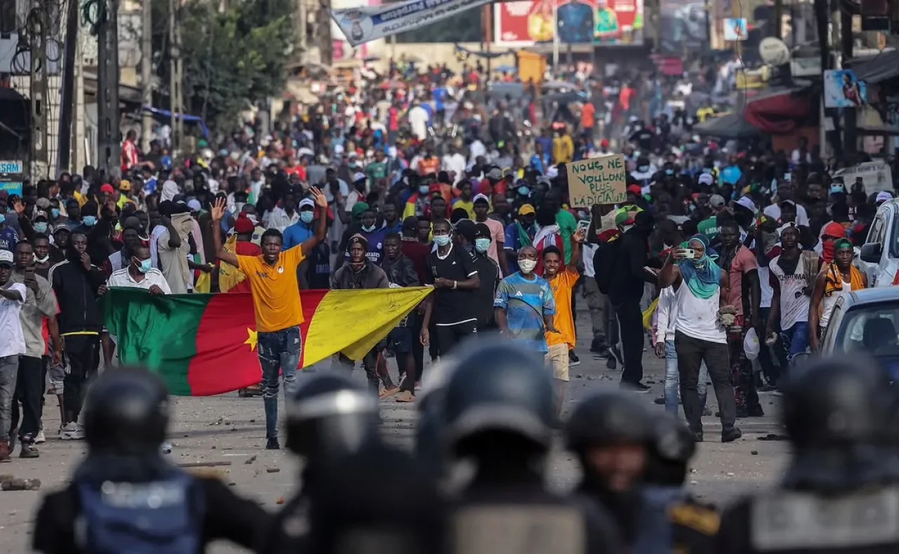 Kamerun'da Seçim Sonuçları Açıklanmadan Önce Çıkan Çatışmalarda Dört Kişi Hayatını Kaybetti Kamerun'da Seçim Sonuçları Açıklanmadan Önce Çıkan Çatışmalarda Dört Kişi Hayatını Kaybetti