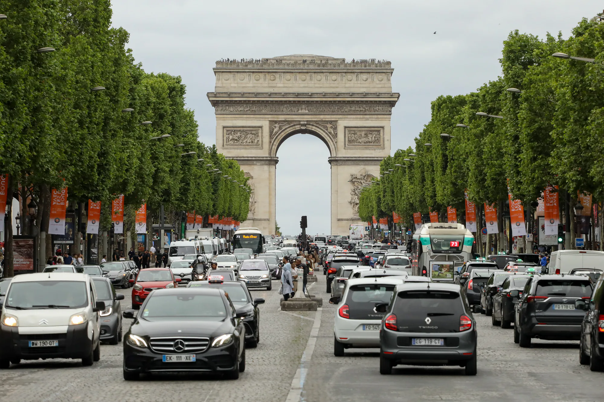 Fransa Milli Bayramı'nda Sembolik Adım: Ukrayna Askerleri Champs-Élysées'de Yürüdü Fransa Milli Bayramı'nda Sembolik Adım: Ukrayna Askerleri Champs-Élysées'de Yürüdü
