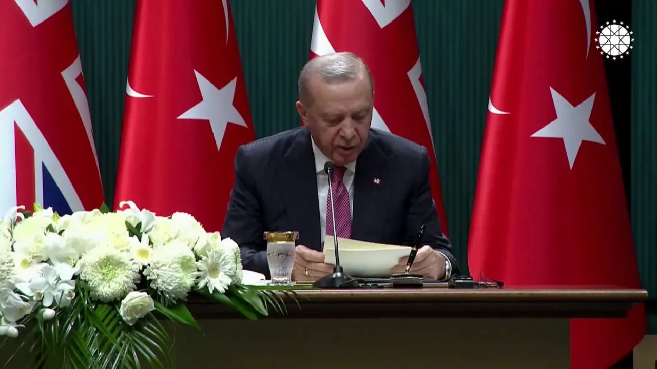 Başkan Erdoğan ve Başbakan Starmer, Ticaret ve Savunma İş Birliğini Görüştü Başkan Erdoğan ve Başbakan Starmer, Ticaret ve Savunma İş Birliğini Görüştü