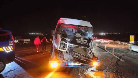 Siverek'te Minibüs ile Arazöz Çarpıştı: 8 Yaralı