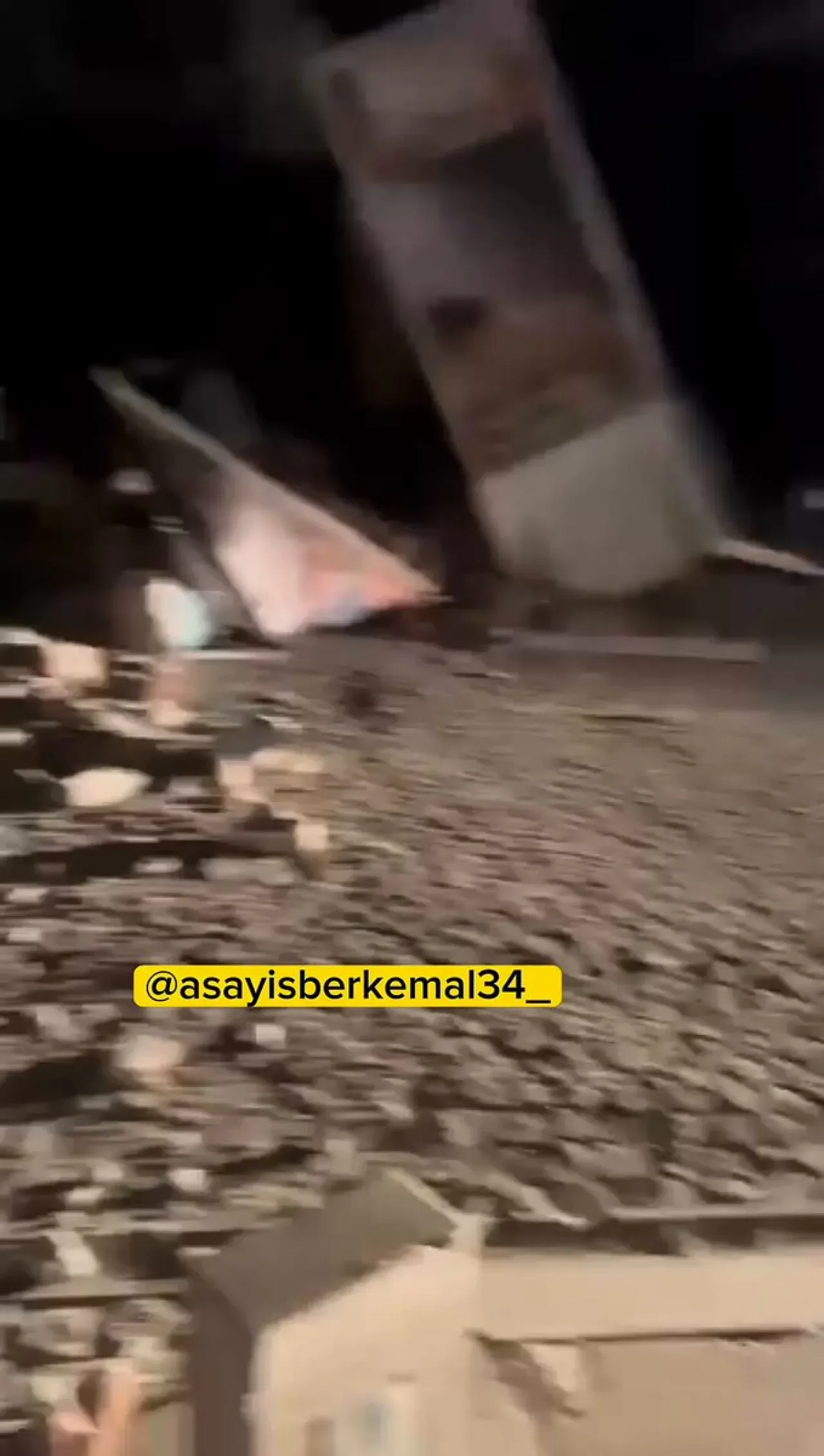 Balıkesir Sındırgı'da Binalar Yıkıldı Balıkesir Sındırgı'da Binalar Yıkıldı