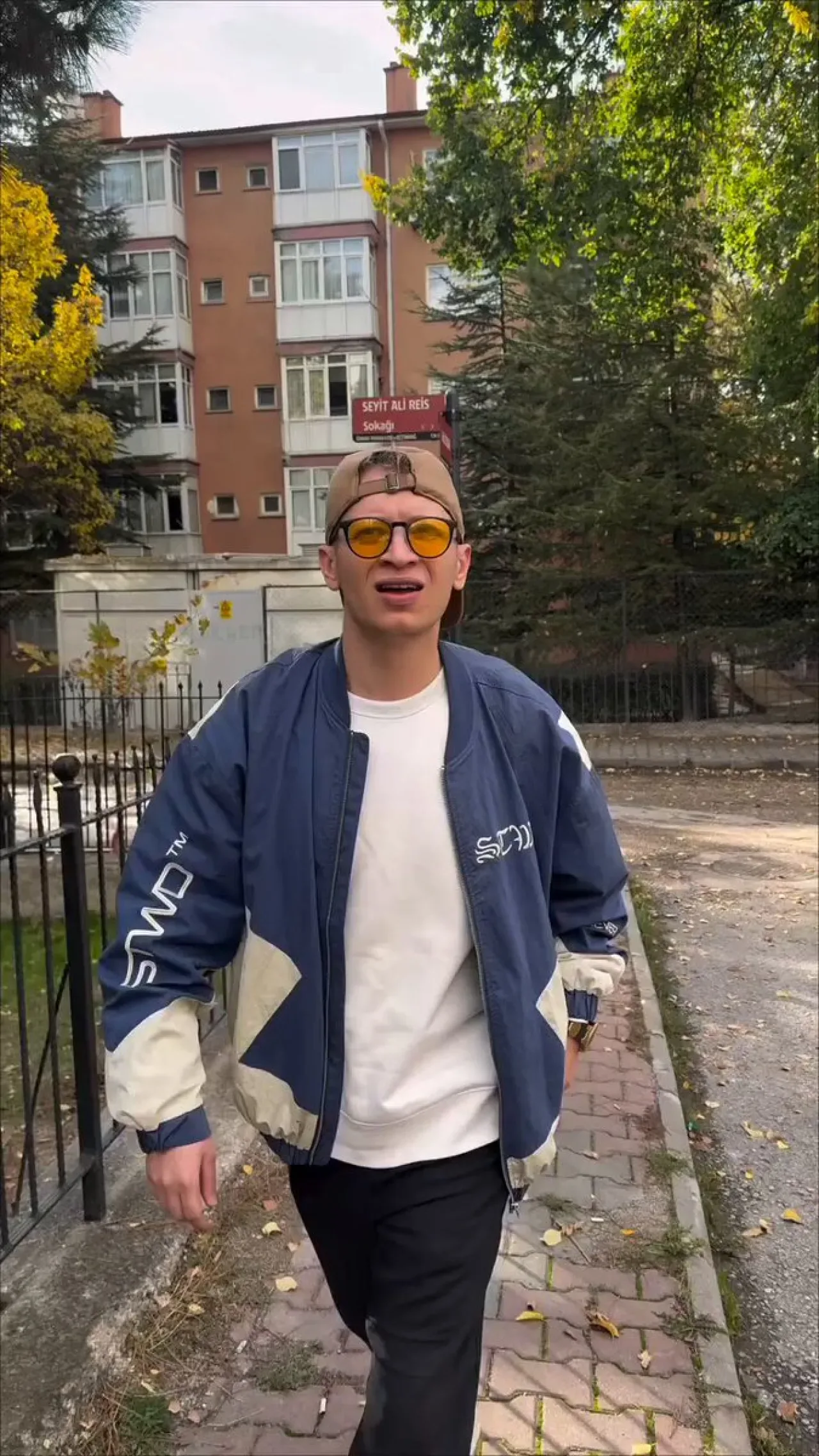 Yellowossi'nin Yeni Şarkısında Adalet Arayışı Yellowossi'nin Yeni Şarkısında Adalet Arayışı