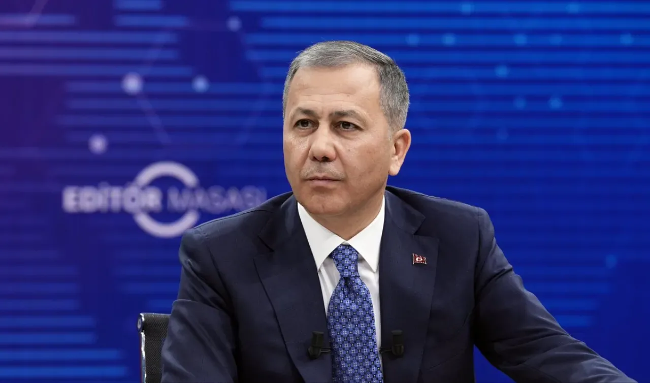 Konya'da 3 Bina ve 1 Dükkan Yıkıldı: Enkaz Altında Kimse Yok Konya'da 3 Bina ve 1 Dükkan Yıkıldı: Enkaz Altında Kimse Yok