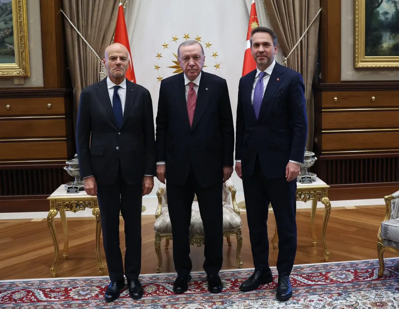 Türkiye-İtalya Enerji İş Birliği Görüşmeleri: Cumhurbaşkanı Erdoğan ve ENI Başkanı Descalzi Bir Araya Geldi Türkiye-İtalya Enerji İş Birliği Görüşmeleri: Cumhurbaşkanı Erdoğan ve ENI Başkanı Descalzi Bir Araya Geldi