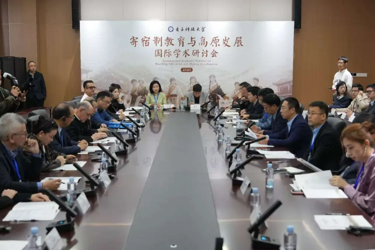 Uluslararası Seminerde Tibet'teki Yatılı Eğitim Modeli Masaya Yatırıldı Uluslararası Seminerde Tibet'teki Yatılı Eğitim Modeli Masaya Yatırıldı