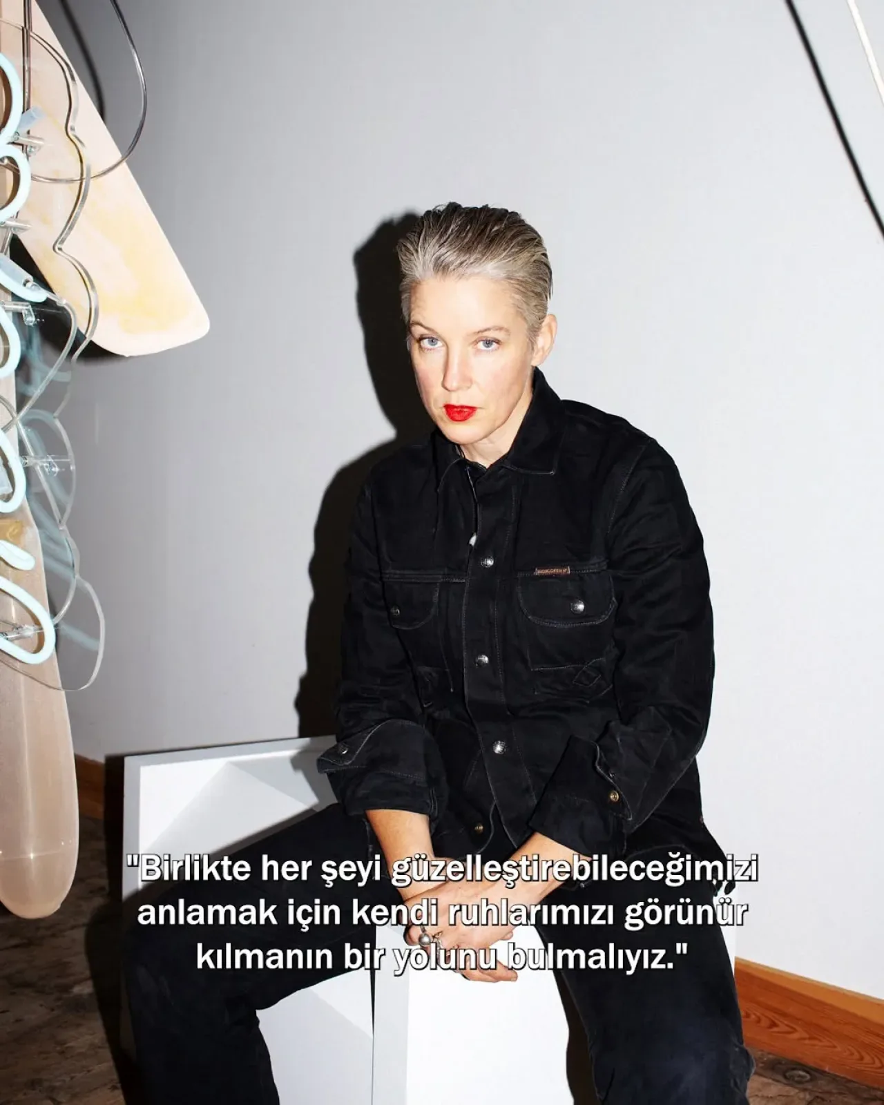 Åsa Jungnelius'un "Toprak Ateş Su ve Havayla Yazılmış Bir Dize" Sergisi Pera Müzesi'nde Åsa Jungnelius'un "Toprak Ateş Su ve Havayla Yazılmış Bir Dize" Sergisi Pera Müzesi'nde