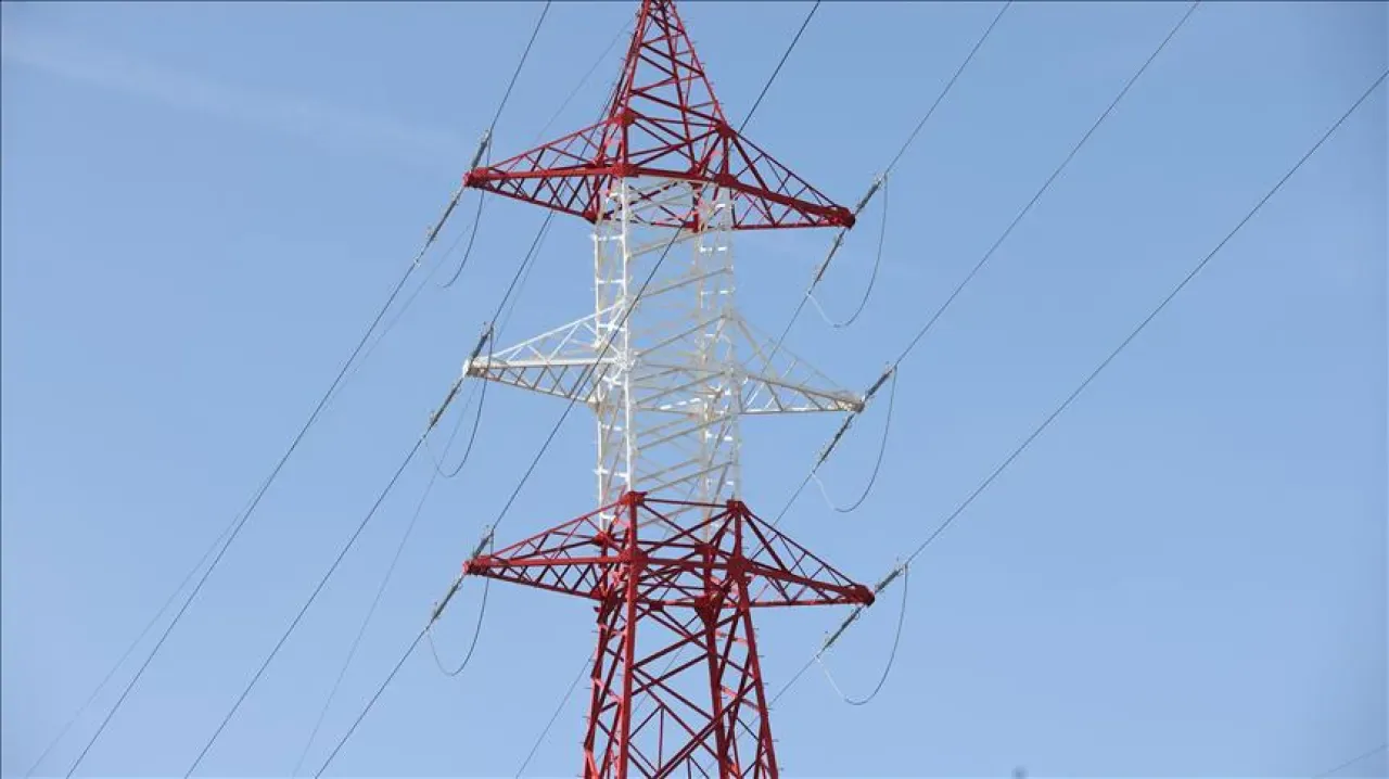 Türkiye'de Elektrik Üretimi ve Tüketimi: Rüzgar Enerjisi Liderliğe Yükseldi Türkiye'de Elektrik Üretimi ve Tüketimi: Rüzgar Enerjisi Liderliğe Yükseldi
