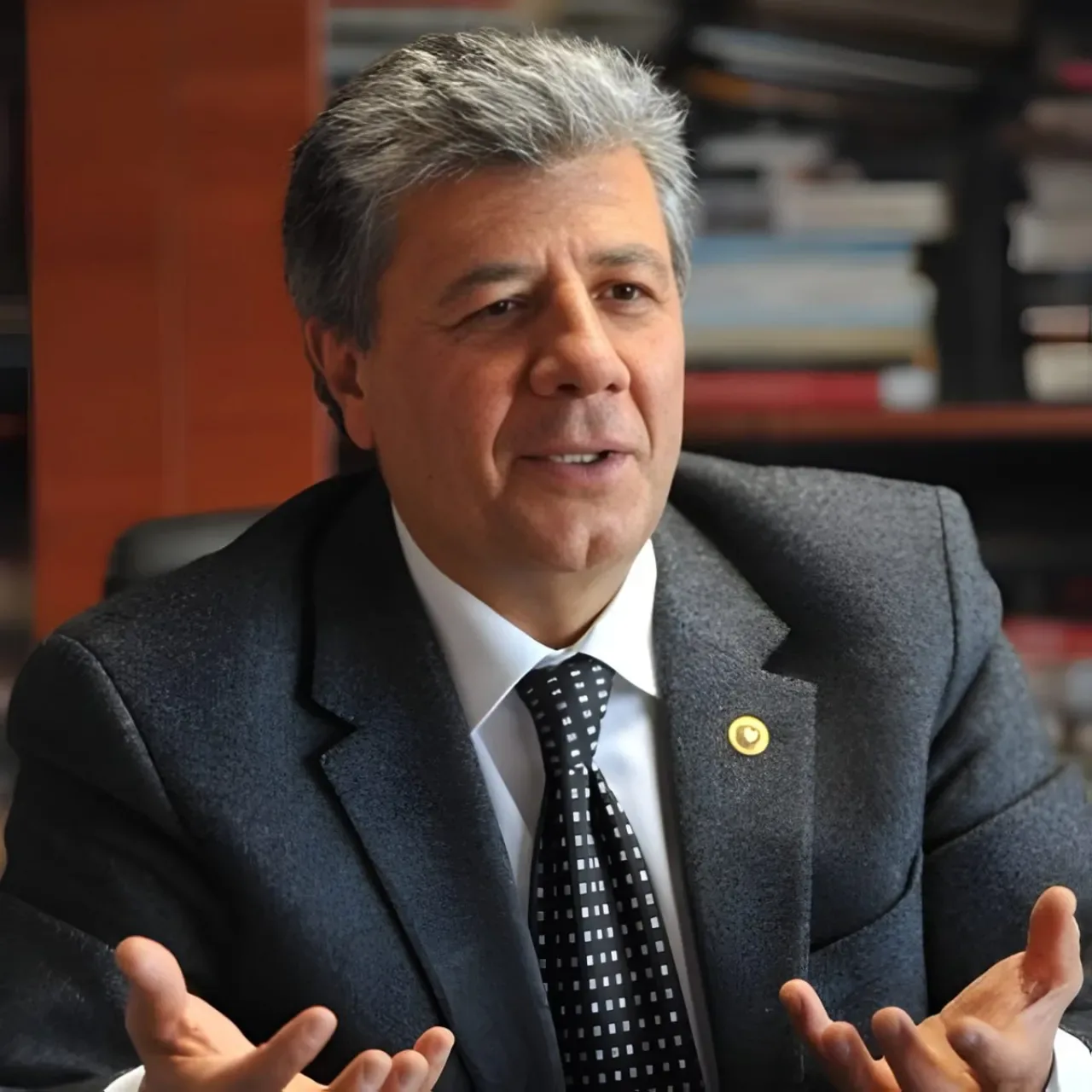 İmamoğlu'nun Hapis Cezasına Rağmen Siyasi Etkisi Devam Ediyor İmamoğlu'nun Hapis Cezasına Rağmen Siyasi Etkisi Devam Ediyor