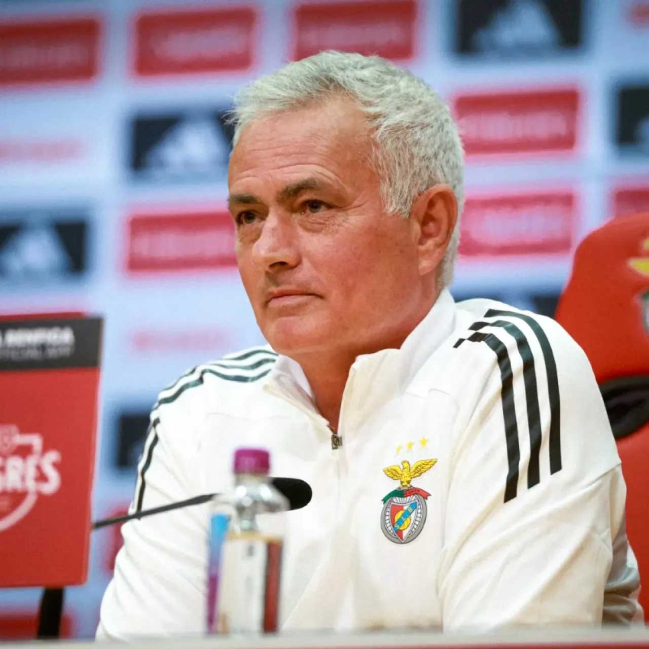 Jose Mourinho, Benfica'ya Transfer Olduğunu Açıkladı Jose Mourinho, Benfica'ya Transfer Olduğunu Açıkladı