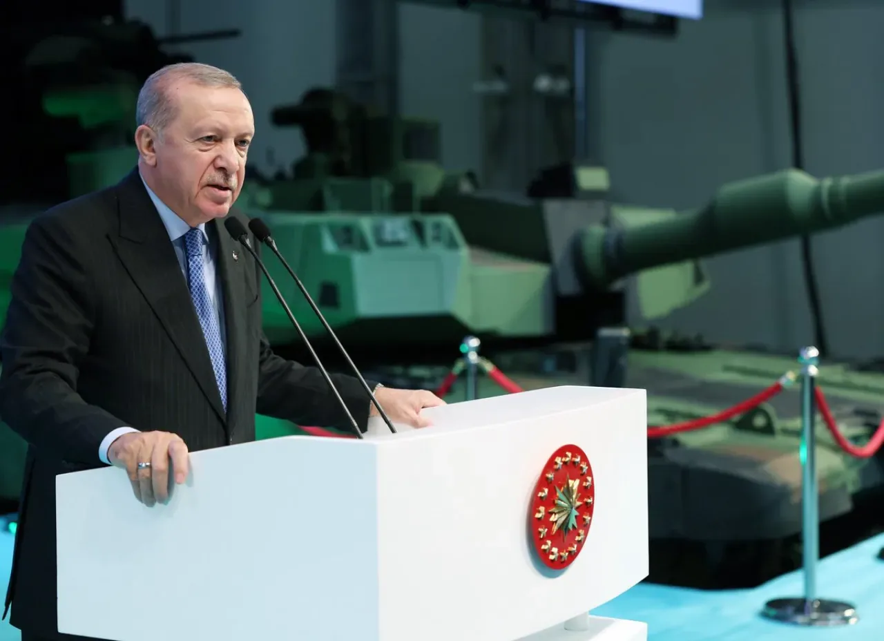 Türkiye'nin Yeni Yerli Tankı Altay Teslim Edildi Türkiye'nin Yeni Yerli Tankı Altay Teslim Edildi