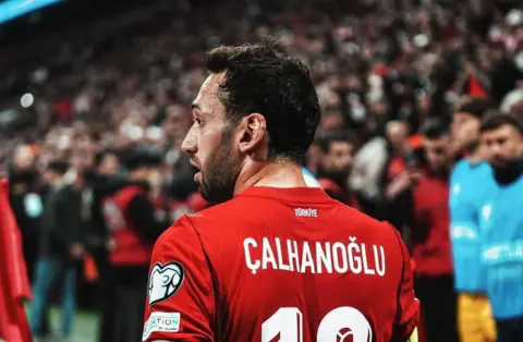 Almanya Futbolunda Türk Ayak İzi: Hakan Çalhanoğlu ve Genç Yetenekler