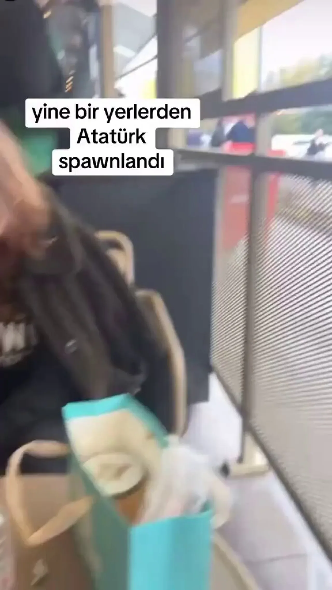 Kocaeli'de Cumhuriyet Bayramı'nda Atatürk Makyajıyla Dikkat Çeken Kişi Kocaeli'de Cumhuriyet Bayramı'nda Atatürk Makyajıyla Dikkat Çeken Kişi