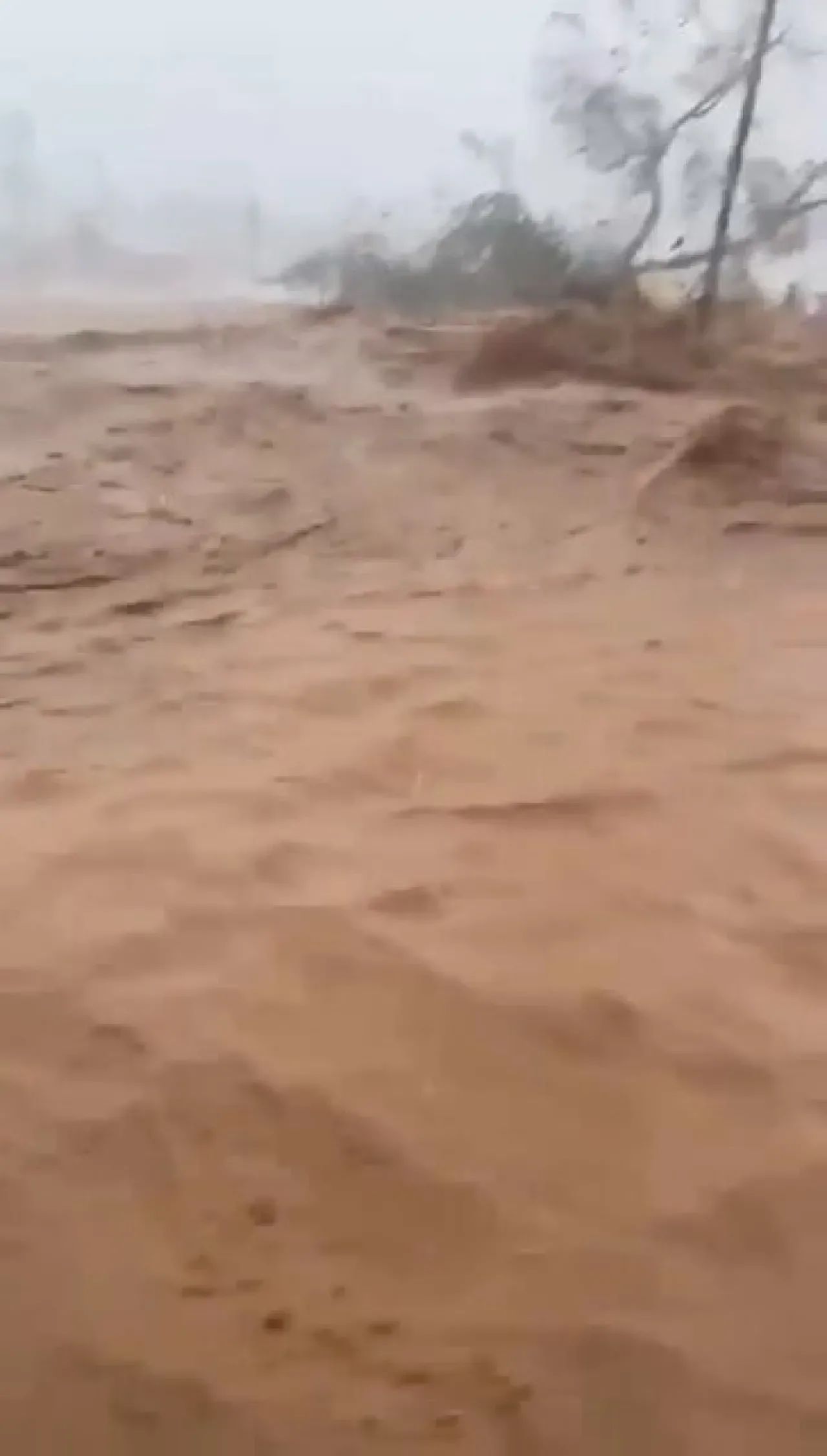 Jamaika'da Melissa Kasırgası Santa Cruz Çevre Yolunda Yıkıcı Sel Felaketine Yol Açtı Jamaika'da Melissa Kasırgası Santa Cruz Çevre Yolunda Yıkıcı Sel Felaketine Yol Açtı