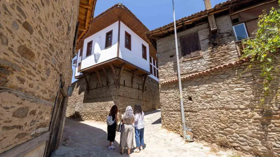 İzmir'in Tarihi Mirasına KUDEB Kalkanı: 29 İlçede Binlerce Denetim görseli