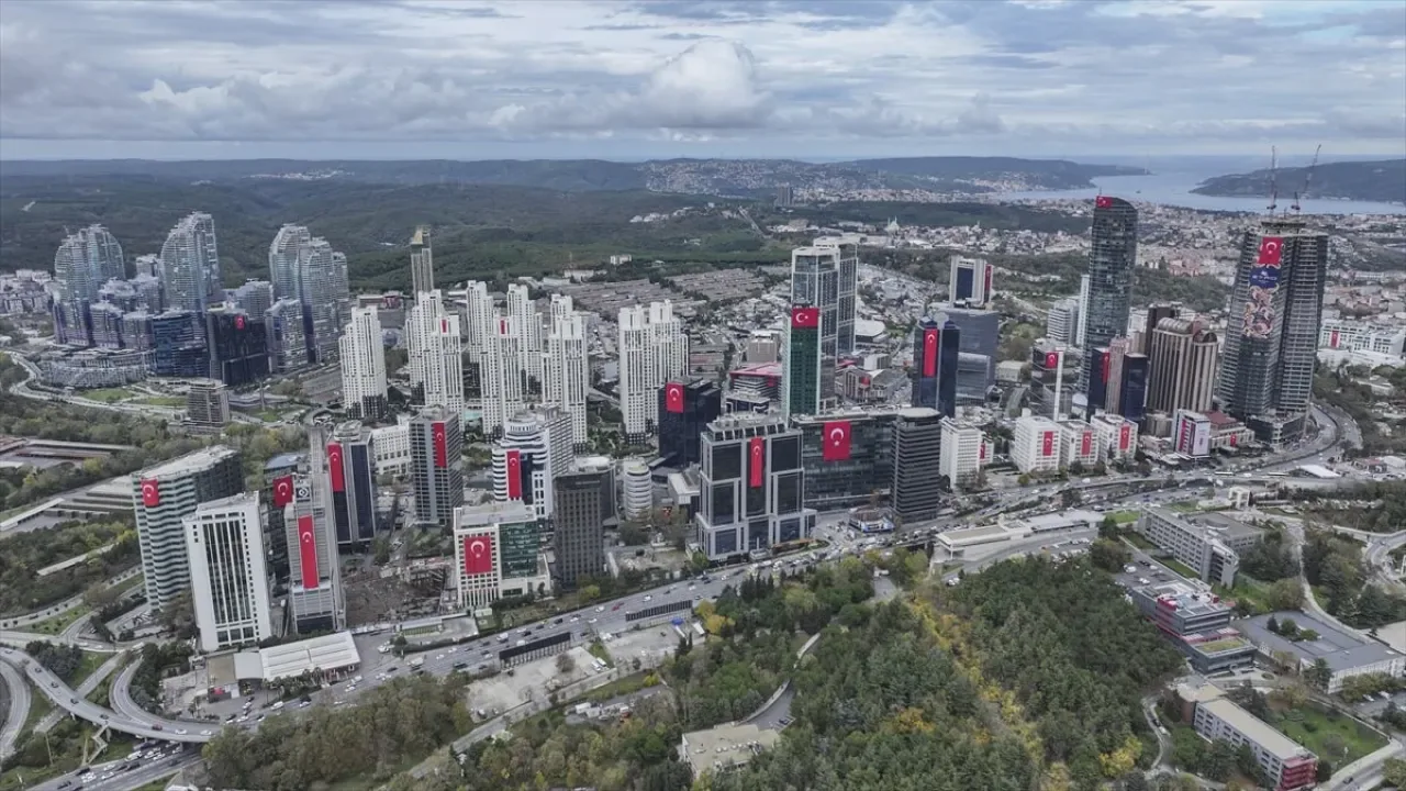 İstanbul Boğazı, 29 Ekim Coşkusuyla Kırmızı Beyaza Büründü İstanbul Boğazı, 29 Ekim Coşkusuyla Kırmızı Beyaza Büründü