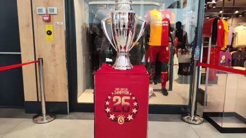 Galatasaray'ın 26. Şampiyonluk Kupası Erzincan'da Taraftarlarla Buluştu