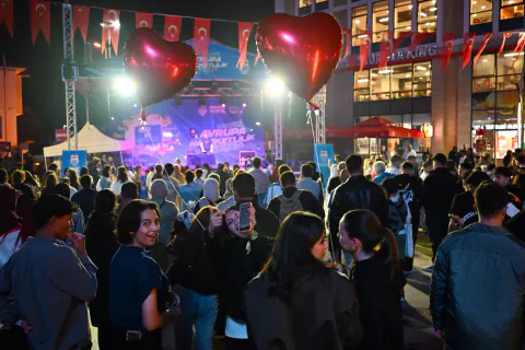 Yalova'da Avrupa Hareketlilik Haftası: Kent Meydanı bisiklet yarışları ve konserlerle hareketlendi