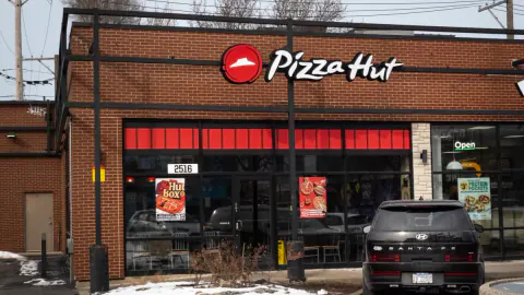 Yum Brands Pizza Hut'ı Satıyor: 2.7 Milyar Dolarlık Devir!