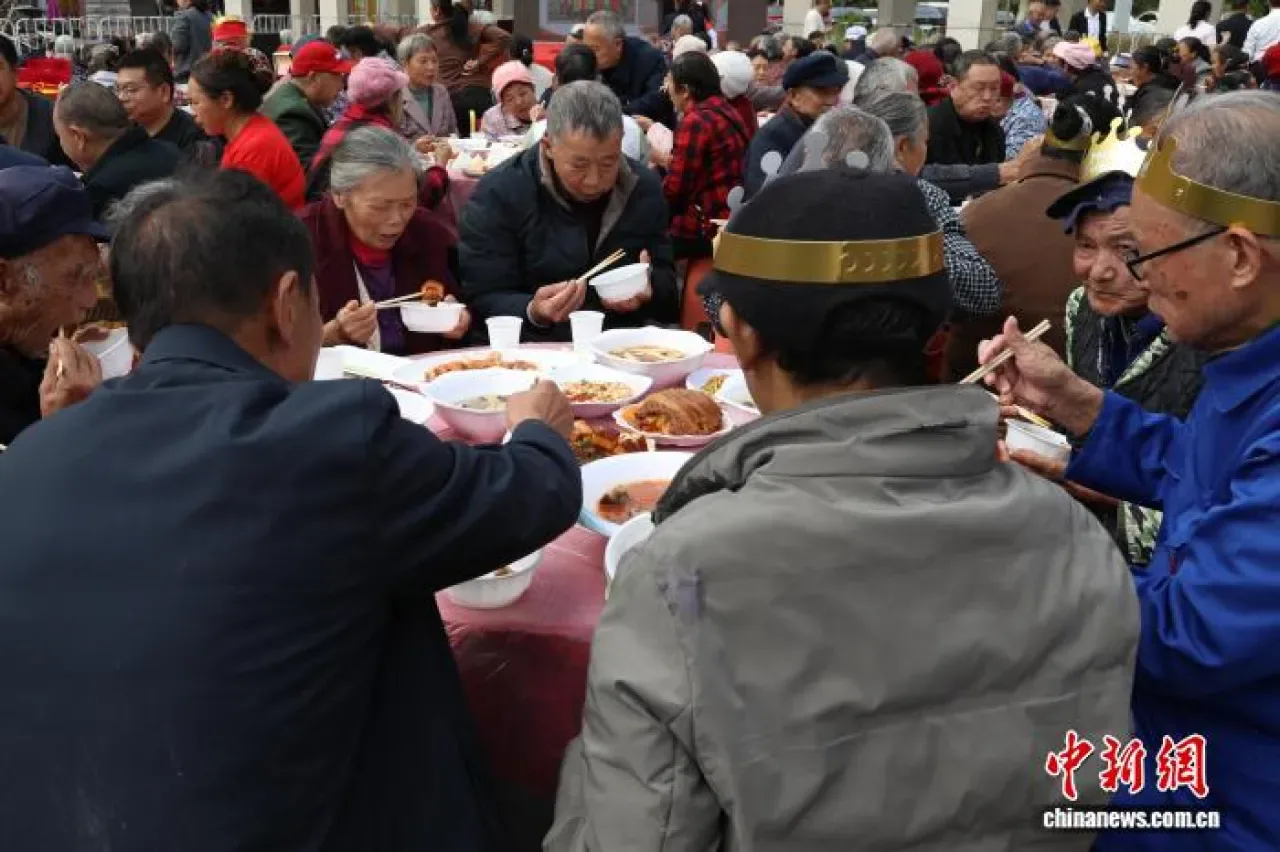 Chongqing'de Yaşlılar Çift Dokuz Festivali'nde Buluştu Chongqing'de Yaşlılar Çift Dokuz Festivali'nde Buluştu