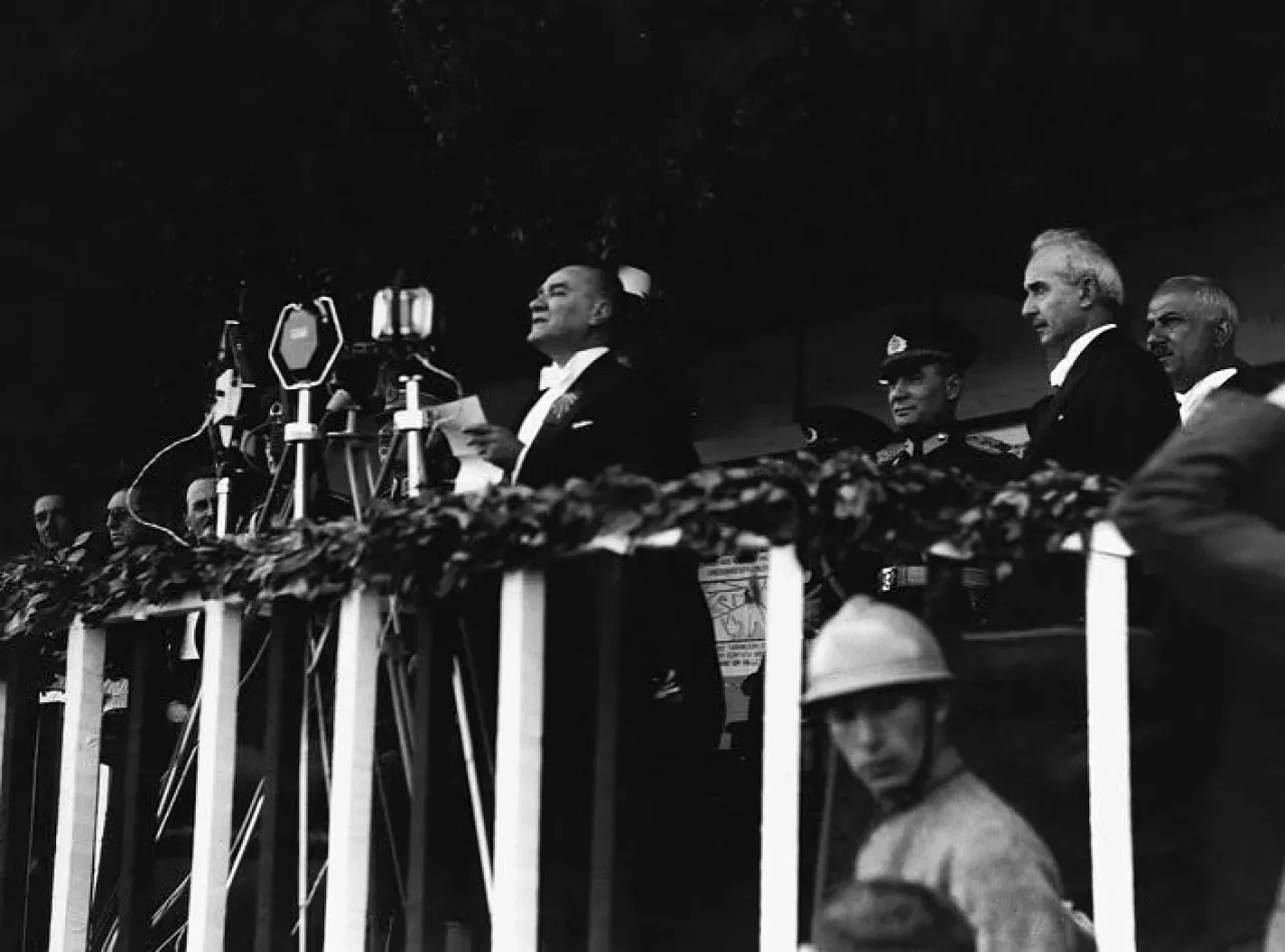 Cumhuriyet'in Kuruluşu ve Anlamı: Mustafa Kemal Atatürk'ün Tarihi Sözleri Işığında Cumhuriyet'in Kuruluşu ve Anlamı: Mustafa Kemal Atatürk'ün Tarihi Sözleri Işığında